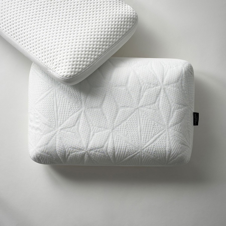 Μαξιλάρι με γέμιση απο 100% air memory foam και κάλυμμα διπλής όψης - η μια πλευρά είναι από ζακάρ ύφασμα διπλής ύφανσης, ενώ η άλλη από ύφασμα με τεχνολογία SensIce® cooling, ιδανικό για τους καλοκαιρινούς μήνες. Πλένεται στο πλυντήριο στους 40°C το εξωτ