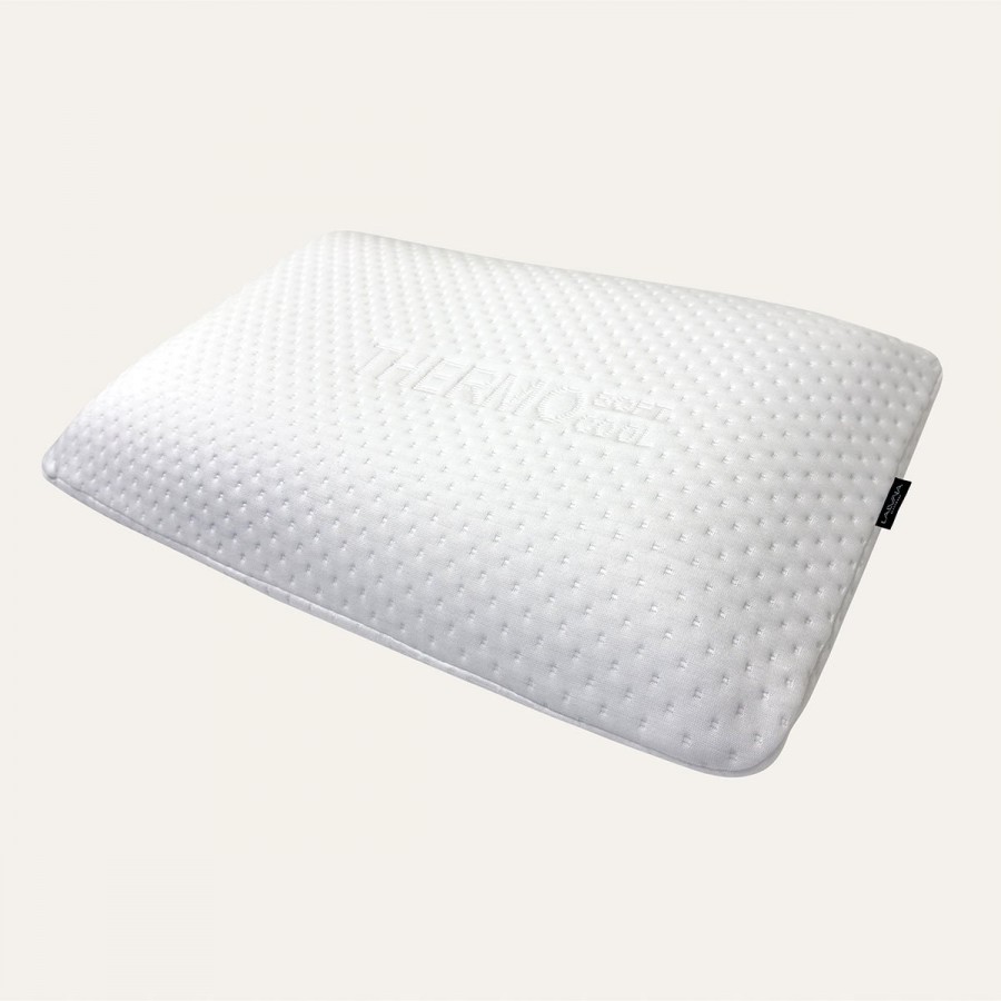 Ανατομικό μαξιλάρι με γέμιση από Visco Elastic Memory Foam και κάλυμμα από ζακάρ, θερμορυθμιστικό ύφασμα. Το συγκεκριμένο μαξιλάρι είναι κατασκευασμένο έτσι ώστε να ρυθμίζει τη θερμοκρασία του κεφαλιού κατά τη διάρκεια του ύπνου, χάρη στο ειδικό ύφασμα πο