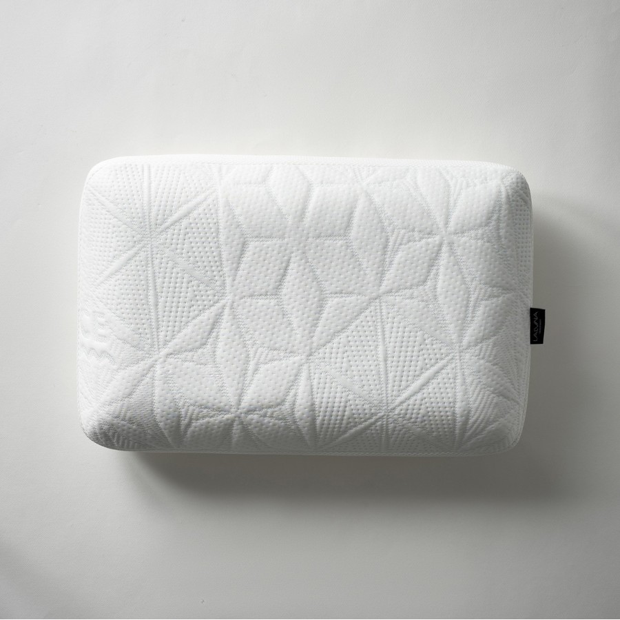 Μαξιλάρι με γέμιση απο 100% air memory foam και κάλυμμα διπλής όψης - η μια πλευρά είναι από ζακάρ ύφασμα διπλής ύφανσης, ενώ η άλλη από ύφασμα με τεχνολογία SensIce® cooling, ιδανικό για τους καλοκαιρινούς μήνες. Πλένεται στο πλυντήριο στους 40°C το εξωτ